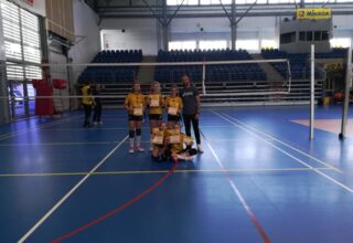Zwycięstwo kępińskich dziewczyn w turnieju minisiatkówki w Bełchatowie